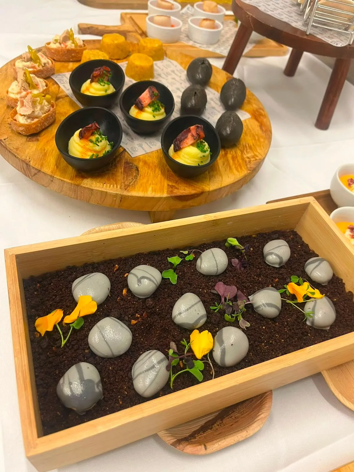 Mesa de aperitivos de un evento privado
